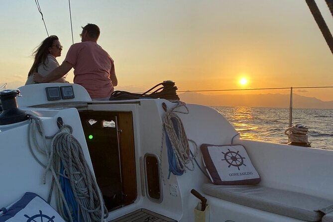 romantic-luxury-sunset-sailing