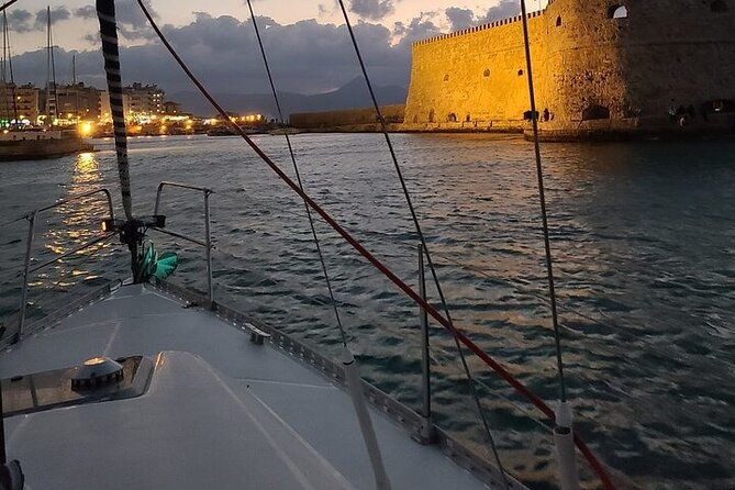 romantic-luxury-sunset-sailing