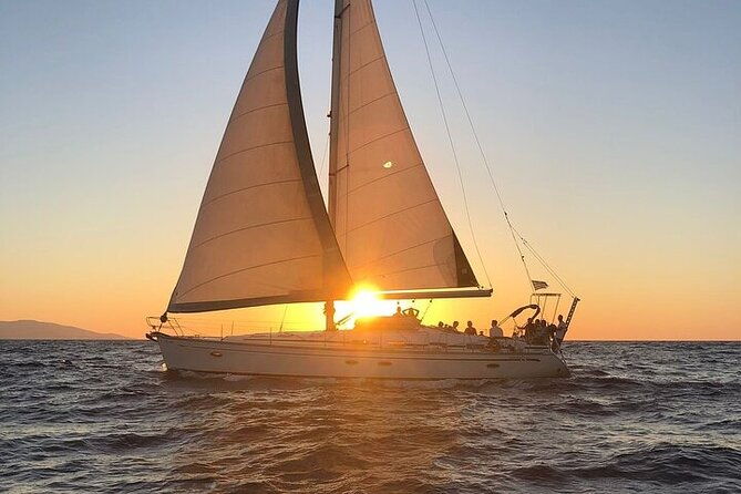 romantic-luxury-sunset-sailing