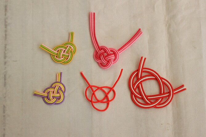 romantic-mizuhiki-knot-and-omikuji-washi-charm-workshop-in-tokyo