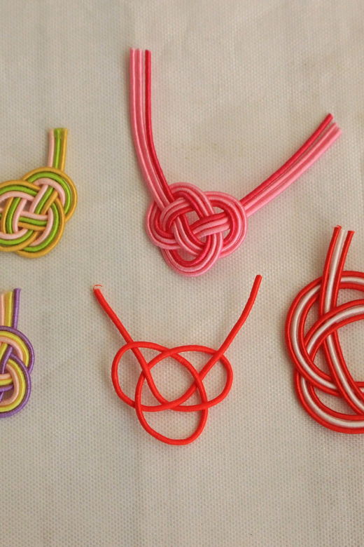 romantic-mizuhiki-knot-and-omikuji-washi-charm-workshop-ueno