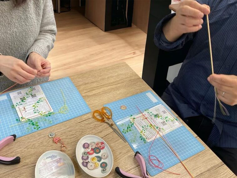 romantic-mizuhiki-knot-and-omikuji-washi-charm-workshop-ueno