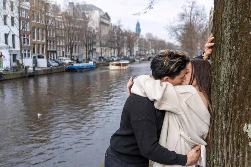 romantic-photoshoot-experience-for-couples-in-amsterdam