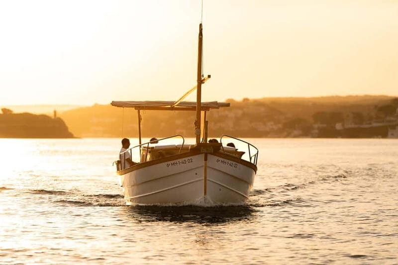Romantic private tour of the Port of Mahón - Classic Llaut - Romantic private tour of the Port of Mahón - Classic Llaut
