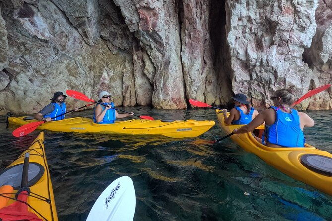 romantic-sunset-kayaking-tour-in-milos