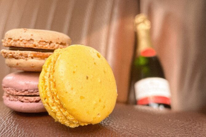 romantic-tour-of-paris-in-a-vintage-luxury-open-top-french-car