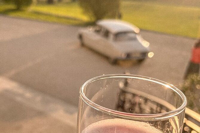 romantic-tour-of-paris-in-a-vintage-luxury-open-top-french-car