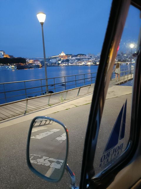 romantic-tour-on-a-luxury-sailboat-with-vintage-transfer-4h