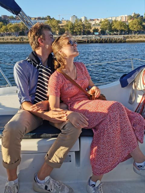 romantic-tour-on-a-luxury-sailboat-with-vintage-transfer-4h