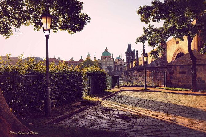 romantic-walk-for-couples-with-pro-photographer-100-pictures-for-you