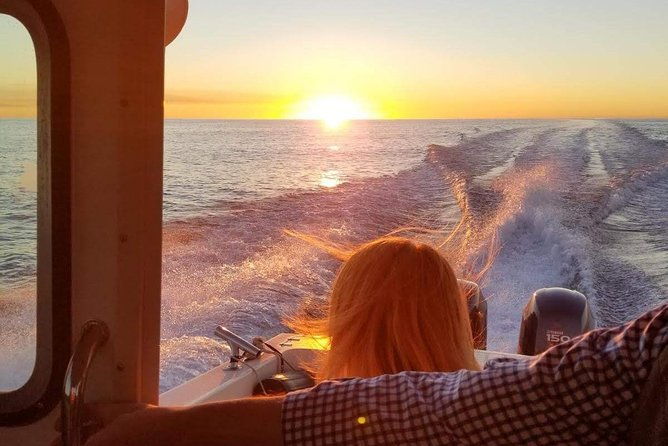 romantic-wine-and-cheese-boat-tower-cruise