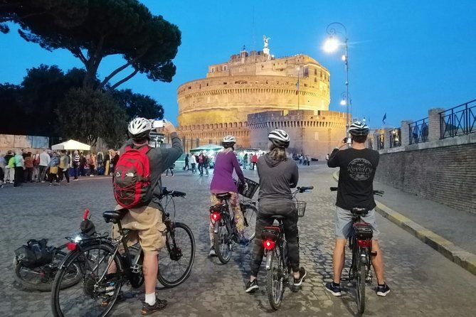 rome-at-sunset-is-magic-on-two-wheels