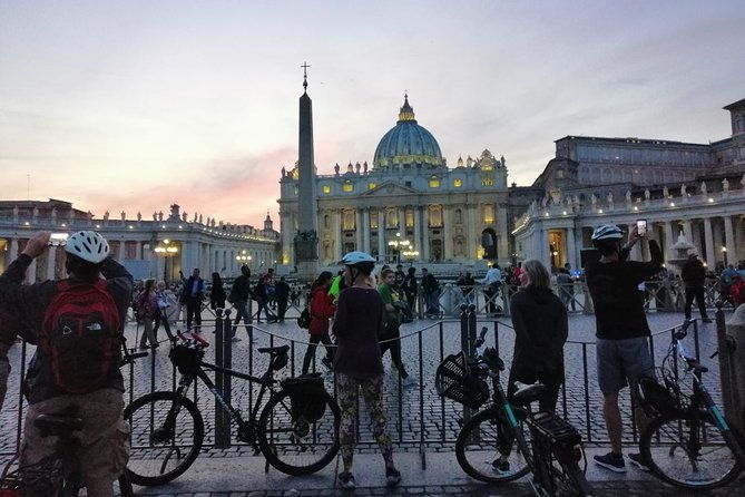 rome-at-sunset-is-magic-on-two-wheels