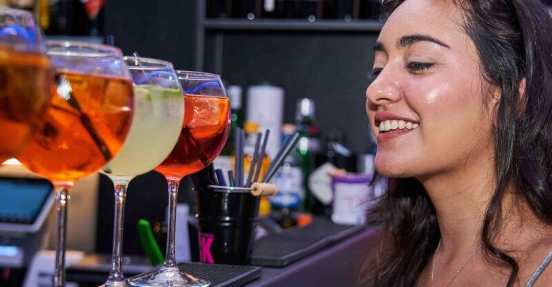 rome-bar-crawl-with-local-guide-drinks