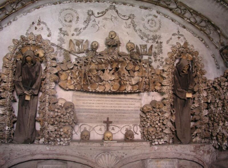 rome-capuchin-crypt-and-dark-center-small-group-tour