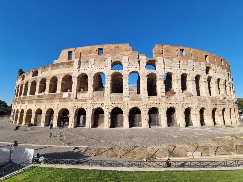 rome-colosseum-palatine-hill-and-roman-forum-guider-tour