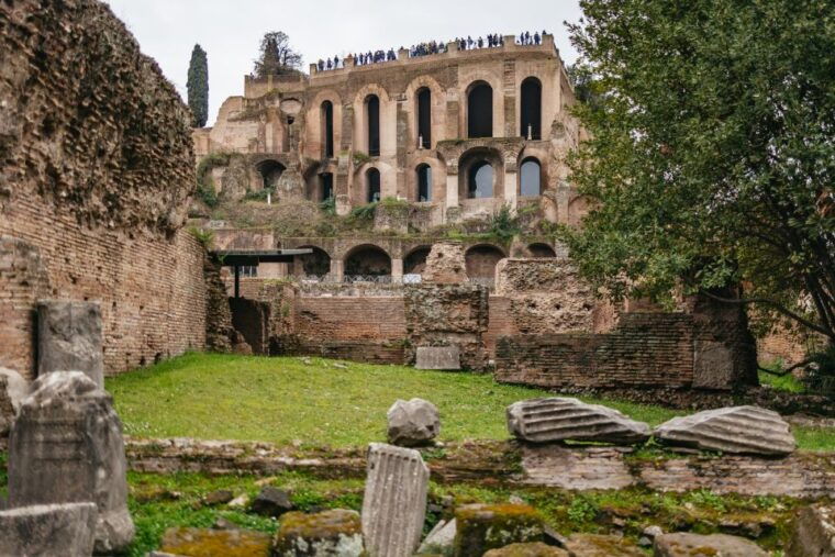 rome-colosseum-palatine-hill-roman-forum-guided-tour-3