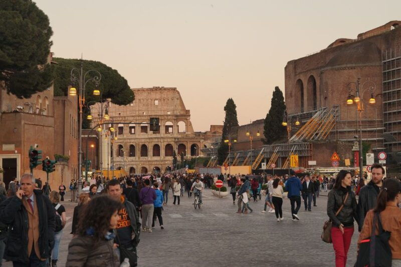 rome-colosseum-roman-forum-trajans-market-exterior-tour-2