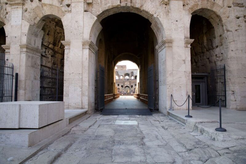 rome-colosseum-underground-small-group-guided-tour