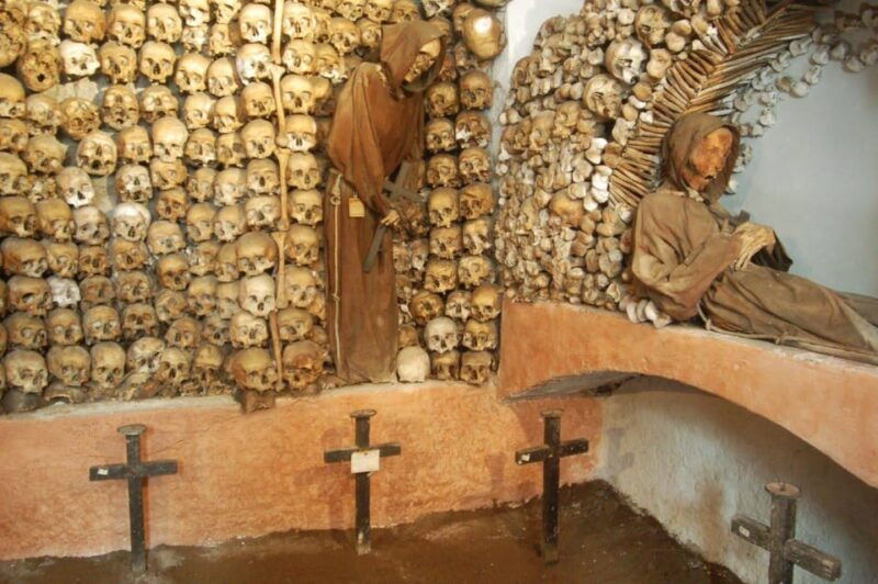 rome-crypts-catacombs-and-skeletons-underground-tour