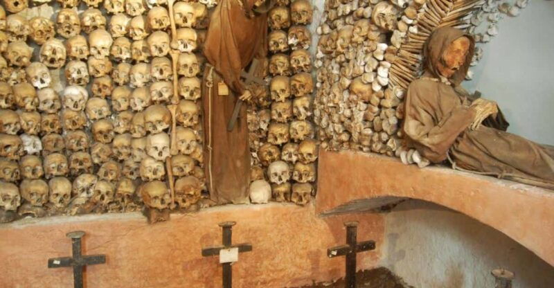 rome-crypts-catacombs-and-skeletons-underground-tour