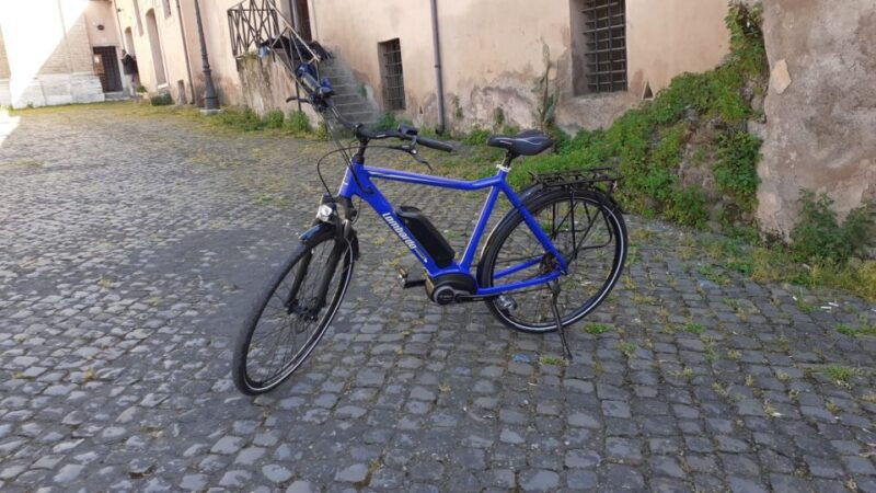 rome-electric-bike-rental-with-helmet