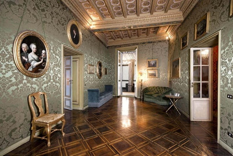 Rome: Exclusive Private Tour of Palazzo Ruspoli and Prosecco - The Experience of a Welcome Prosecco  