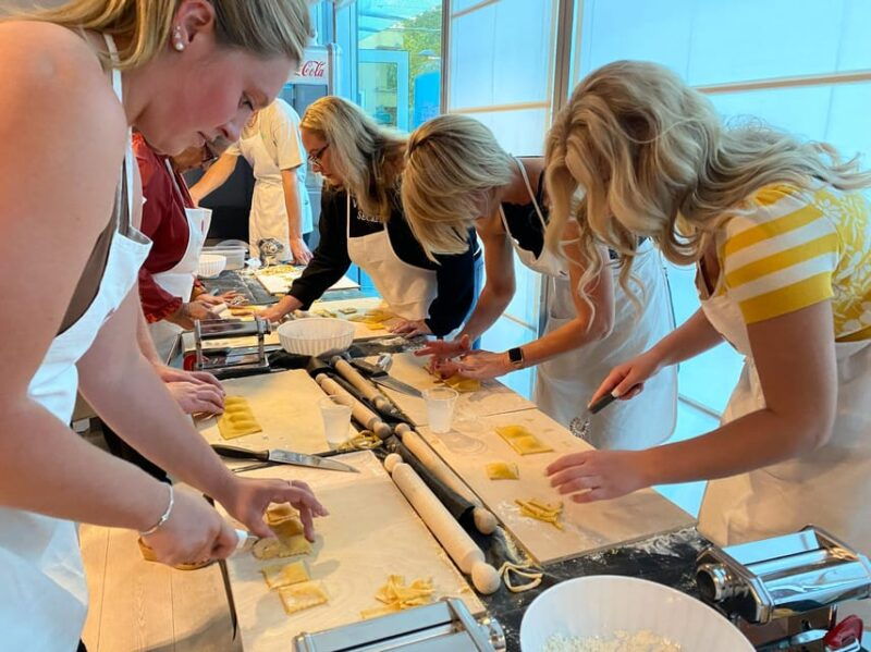 rome-fettucine-ravioli-and-tiramisu-making-class-wine