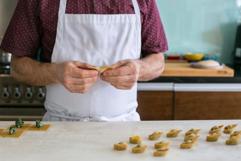 rome-fettucine-ravioli-and-tiramisu-making-class-wine