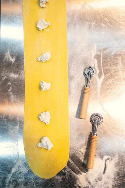 rome-fresh-pasta-making-class-with-italian-chef-and-wine