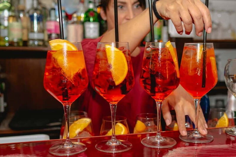 Rome: Guided Bar Crawl with Drinks & Dark History - Key Points