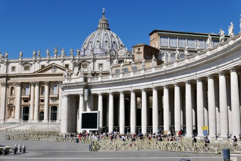 rome-guided-tour-of-st-peters-basilica-grottoes-square