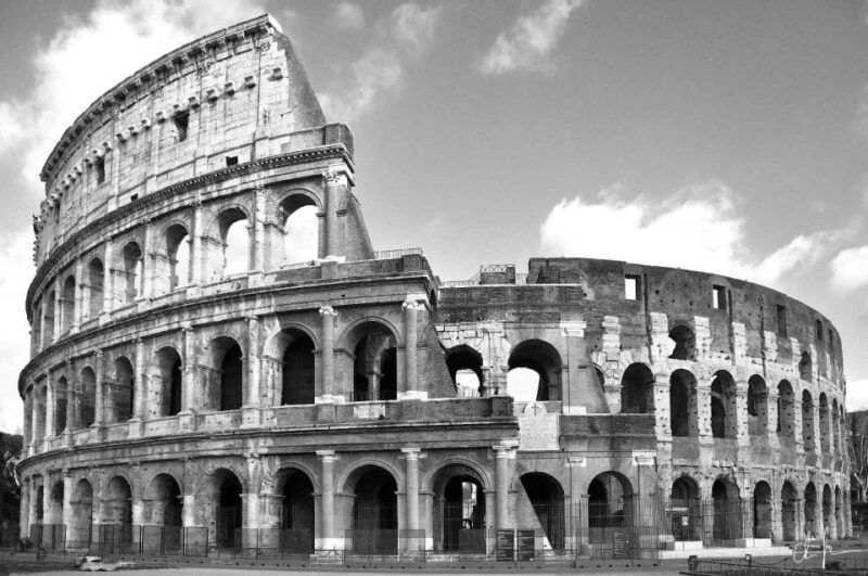 rome-hop-on-hop-off-bus-colosseum-guided-tour