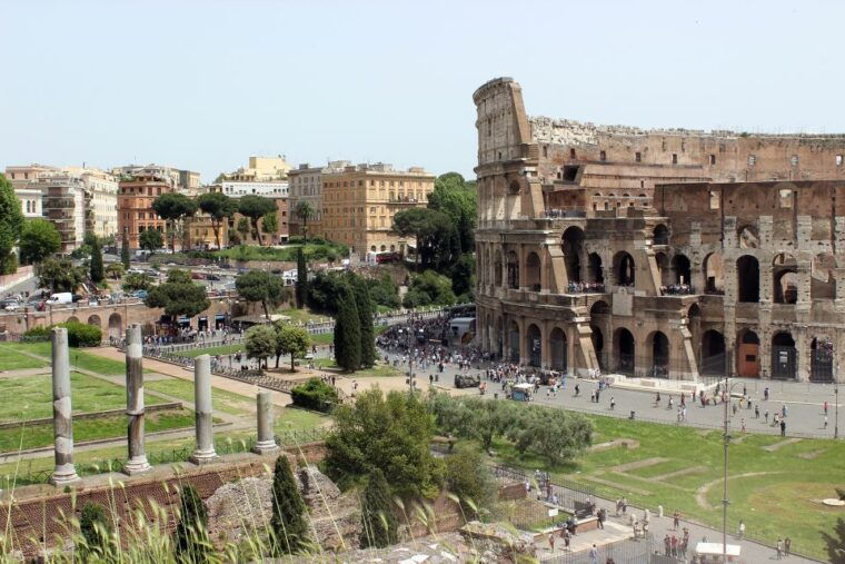 rome-hop-on-hop-off-bus-roman-forum-colosseum-tour