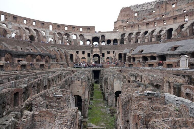 rome-hop-on-hop-off-bus-roman-forum-colosseum-tour