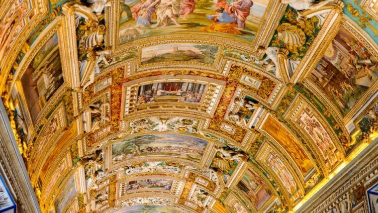 rome-hop-on-hop-off-bus-with-vatican-and-sistine-chapel