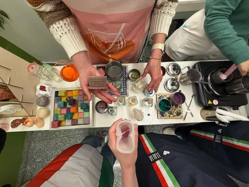 Rome: Make Your Own Candle Near the Colosseum - Why This Experience Works