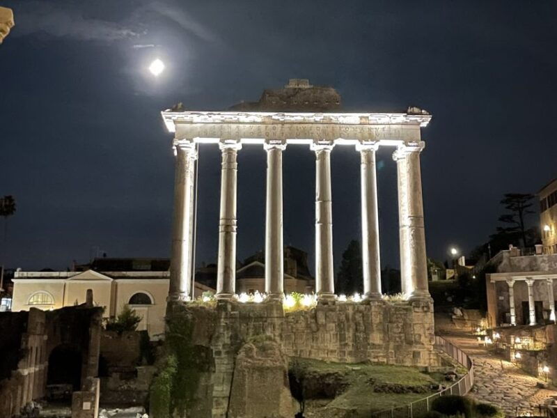 rome-nighttime-tour-outside-the-colosseum-with-local-guide
