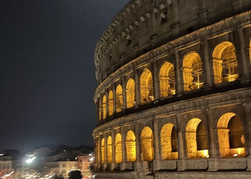 rome-nighttime-tour-outside-the-colosseum-with-local-guide
