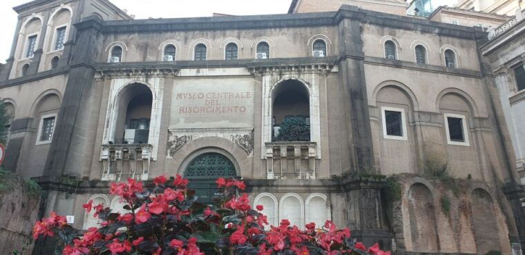 rome-palazzo-venezia-reserved-entrance-with-museum