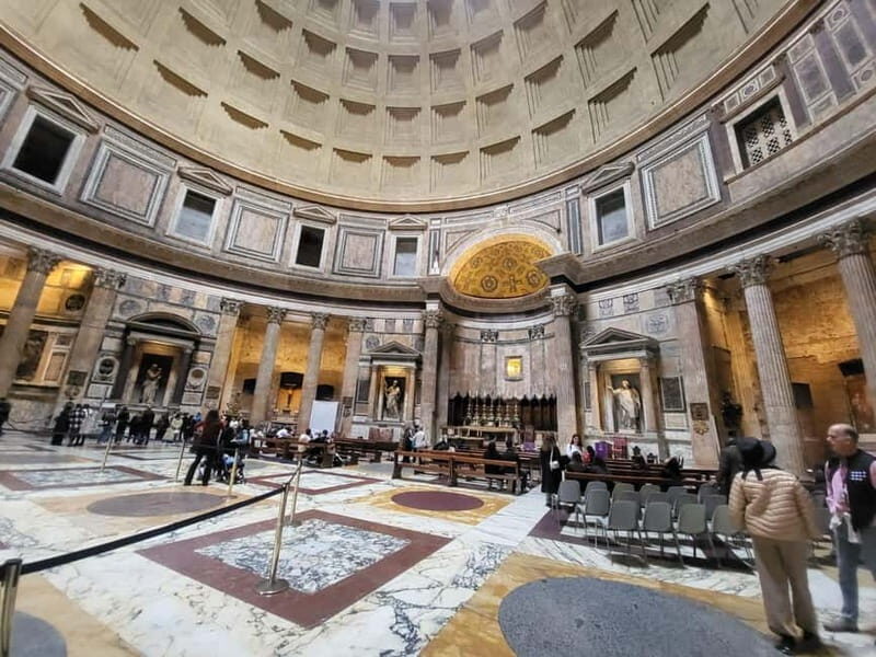 Rome: Pantheon Entrance with Interactive App - Key Points