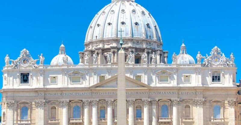 rome-papal-audience-with-host-and-pickup