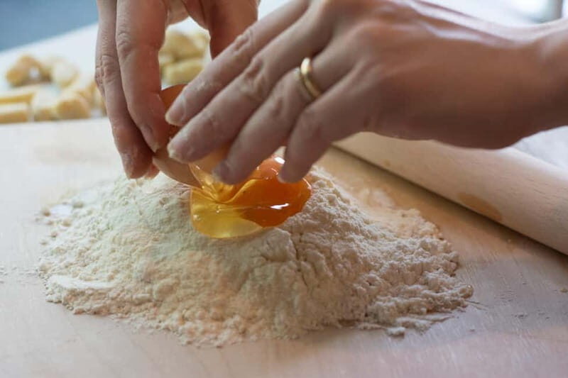 Rome: Pasta, Ravioli, and Tiramisu Cooking Class with Wine - Authenticity and Quality