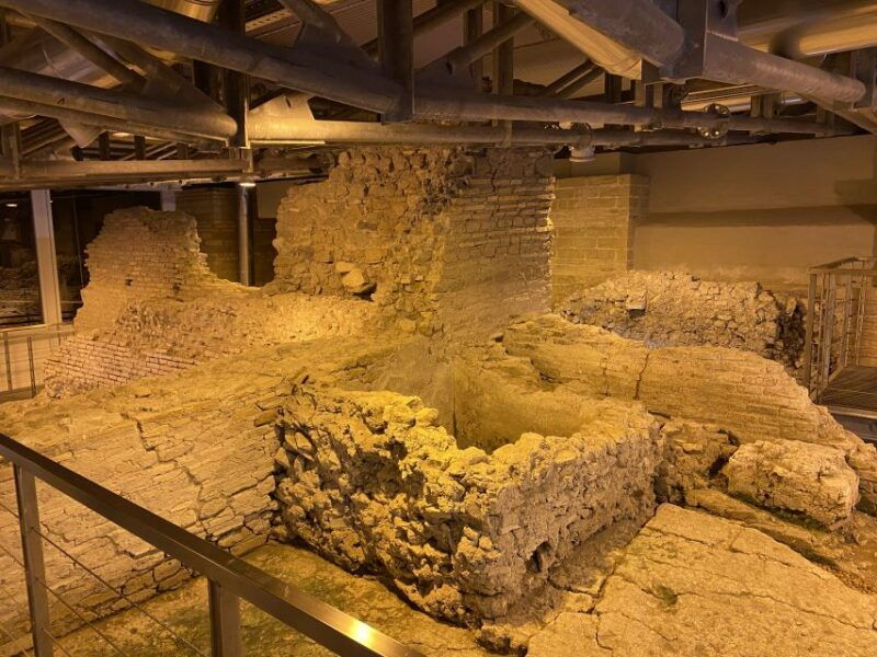 rome-piazza-navona-and-trevi-district-underground-pass