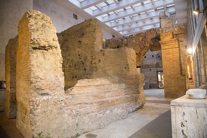 rome-piazza-navona-trevi-district-underground-pass