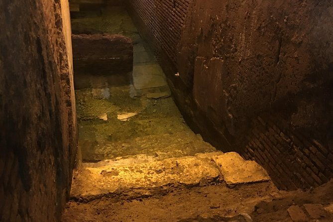 rome-piazza-navona-trevi-district-underground-pass