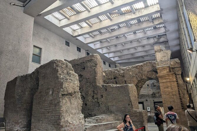 rome-piazza-navona-trevi-district-underground-pass