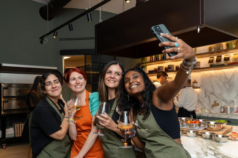 rome-pizza-gelato-suppli-cooking-experience-with-wine