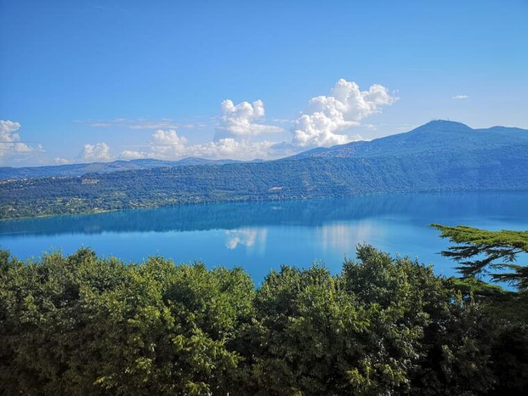 rome-pontifical-villa-gardens-at-castel-gandolfo-minibus