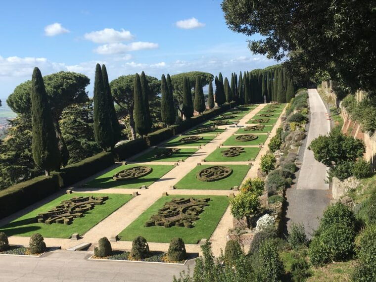 rome-pontifical-villa-gardens-at-castel-gandolfo-minibus